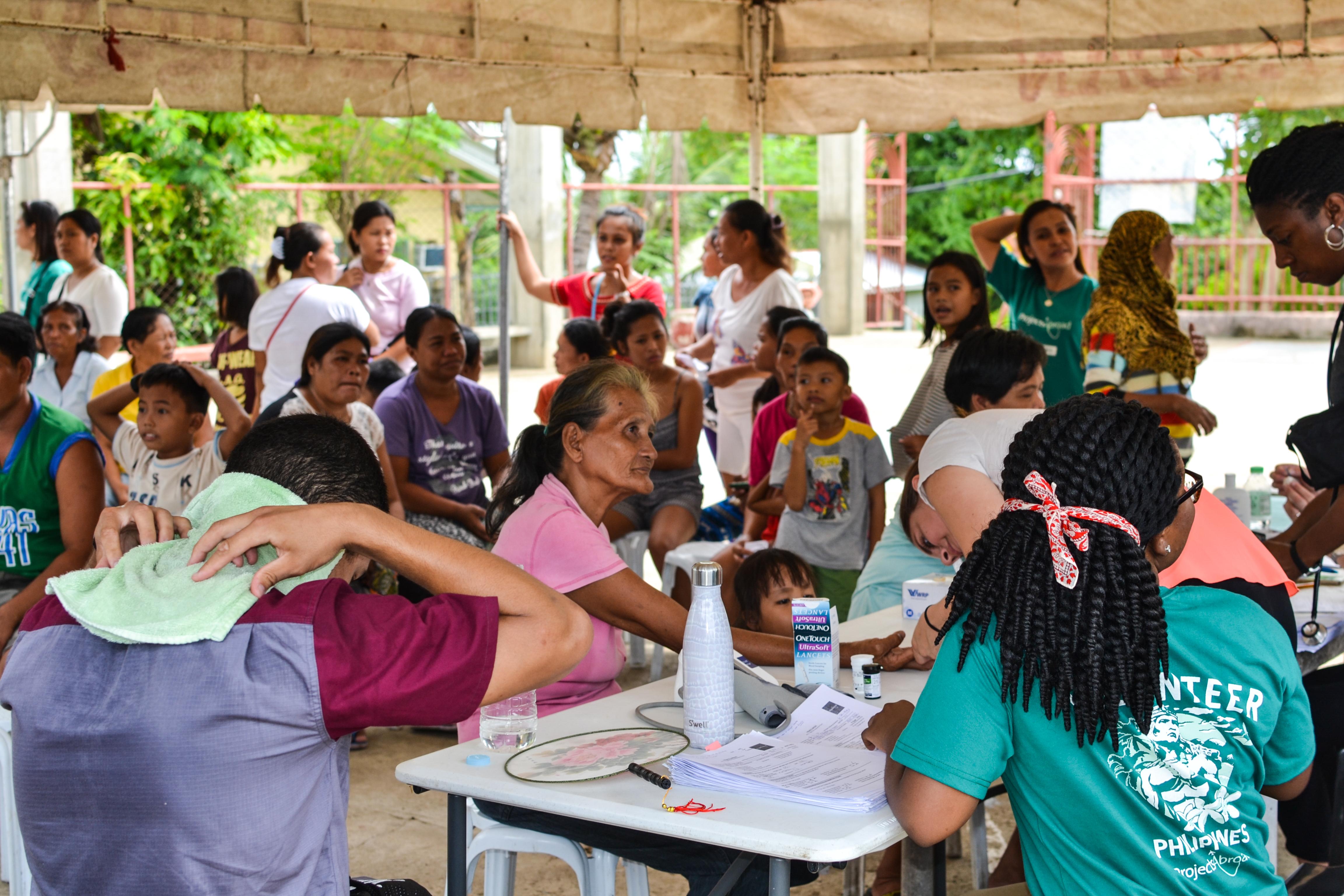 As part of Public Health work for teenagers in the Philippines, students conduct vital sign checks during outreaches in local areas. On the Projects Abroad Public Health Internship for teenagers in the Philippines, students run an outreach for locals.